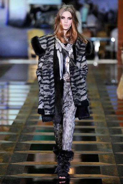 Look 27